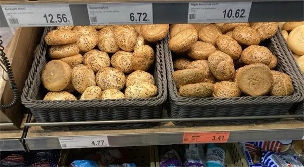 Houska za 3,41 koruny. Řetězce oživily haléře, chlubí se zlevněním