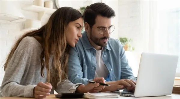 Společný účet v bance? Jen dvě nabízejí skutečně rovnocenný