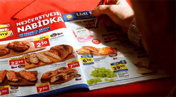 Neberte nám letáky, bouří se senioři. Mluví o diskriminaci