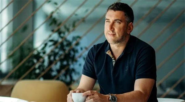 Rohlík zvyšuje kvůli velkému zájmu objem emise třetí vlny dluhopisů