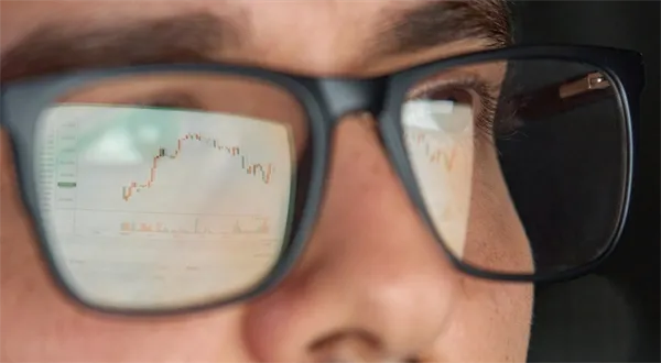 Akciová sleva očima expertů. Je ten pravý čas na výhodné investice?