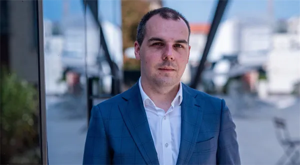 Korporátních dluhopisů v Česku přibývá. Expert radí, kdy kupovat, a kdy utíkat co nejdál