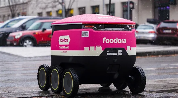 Dáte jídlo? Foodora spouští první robotický rozvoz v Česku