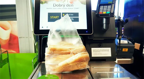 Jen si užijte brigádu na samoobslužné kase. Já mám rád paní pokladní