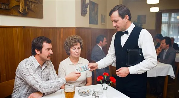 Kvíz ze socialistické hospody. Pamatujete za kolik byla dršťková a kolik stál řízek?