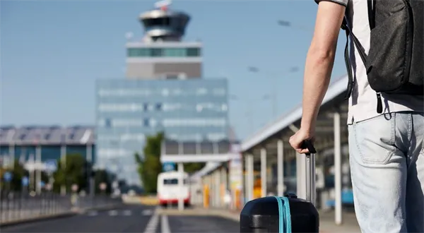 Nová pomoc na pražském letišti. Digitální asistentka hlídá lety i poradí