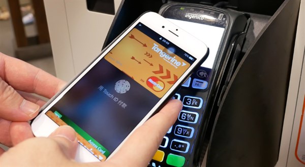 Apple Pay je návykový, ukazují čísla za první rok