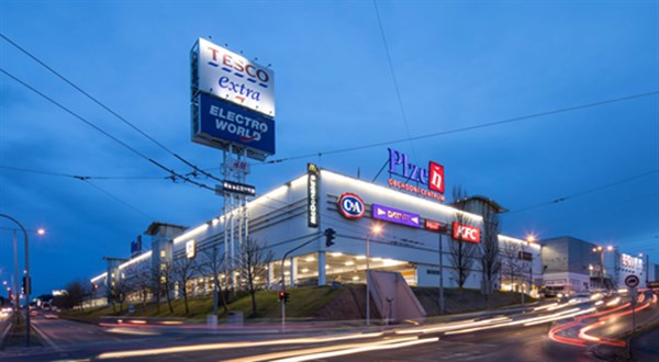Fond Trigea koupil obchodní centrum v Plzni