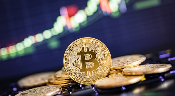 Bitcoin je zpátky nad hranicí 10 tisíc dolarů