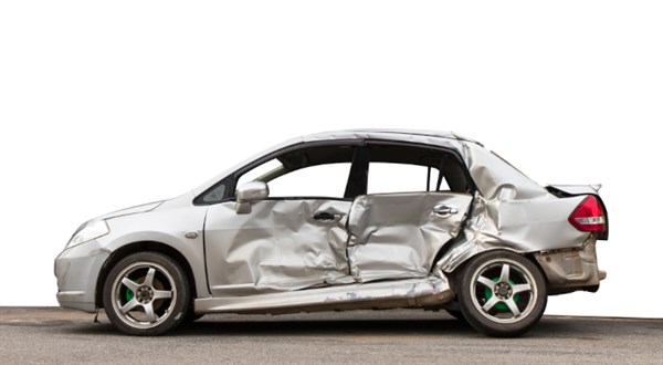 Zničené auto? První řešení od pojišťovny nemusí být nejlepší