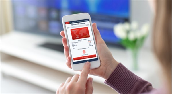 Tři banky ruší SMS. Kartou v e-shopu už nezaplatíte bez aplikace