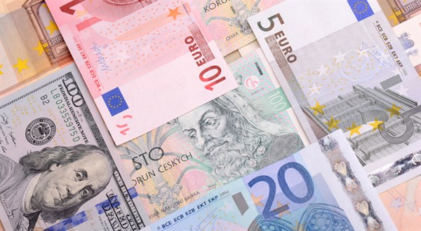 Koruna je k euru nejsilnější od loňského března