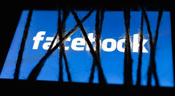 Změňte heslo, prodejte akcie. Facebook možná pustil i vaše data