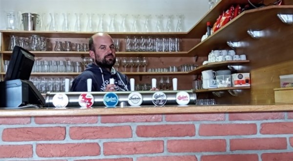 Otevřel bych, ale nechci přijít o podporu, říká majitel hospody