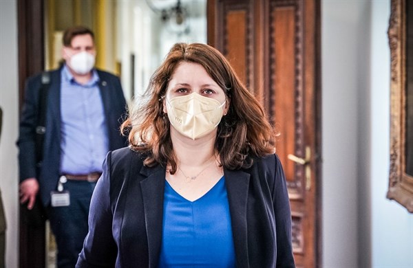 Zvyšme minimální mzdu. Stačí moudrá vláda a z Česka bude Švýcarsko
