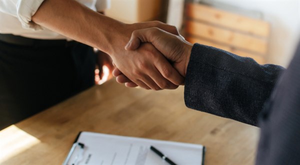 Broker Trust vstupují do Golem Finance