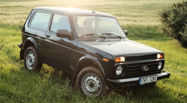 Test poctivé ruské techniky. Má Lada Niva pořád co nabídnout?