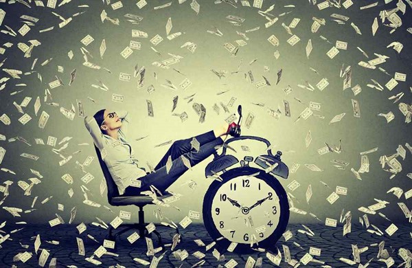 Bitcoin, akcie, či dluhopisy...? Do čeho investovat v roce 2023 očima expertů