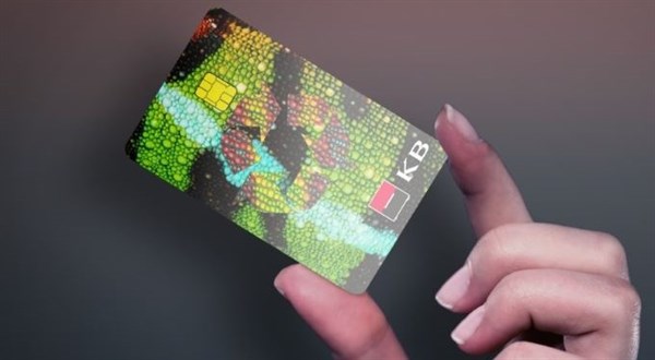 Komerčka omezí karty i vkladomaty. Přejde na nový systém