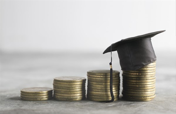 Vážně pomůže zalátat státní rozpočet? Zavedení školného očima expertů