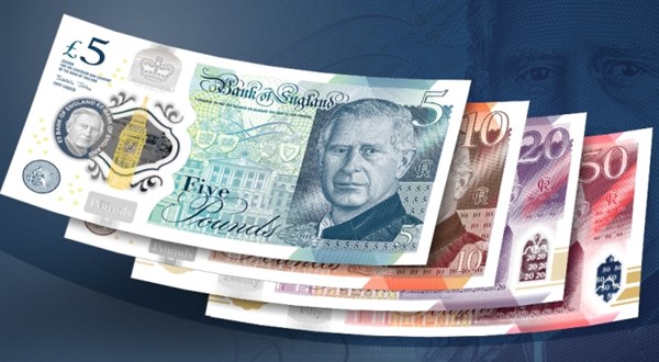 Anglie ukázala nové libry s králem Karlem. Takhle vypadají