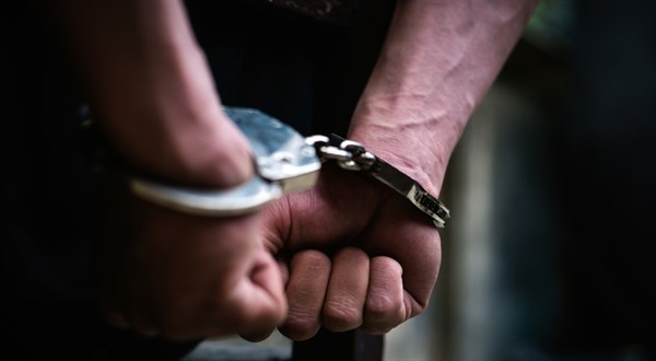 Policie rozbila dva gangy bazarových podvodníků