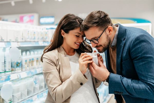 Lidé v říjnu utráceli za kosmetiku a šetřili na elektronice. Ale Vánoce jsou za rohem