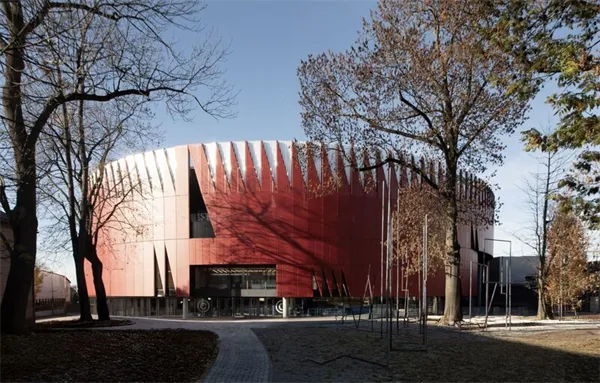 Z ledu na kurt za 42 hodin - Víkendový Davis Cup v Horácké aréně v Jihlavě