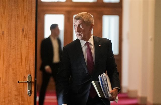 Vládní čistky na úřadech štíhlý stát nezajistí. Hrozí nám politizace státní správy?