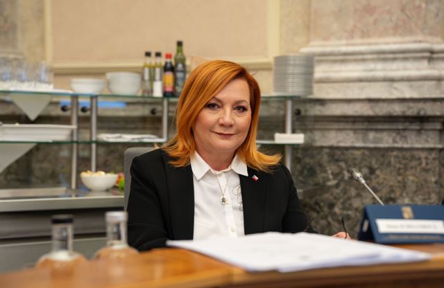 Schillerová sestavila rozpočet feldkuráta Katze. Doplatí na něj podnikatelé i hypotékáři