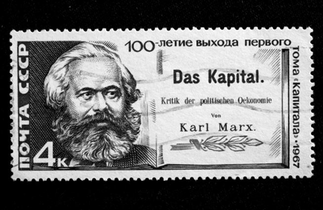 Za vším hledej peníze... A Marxovy výčitky!