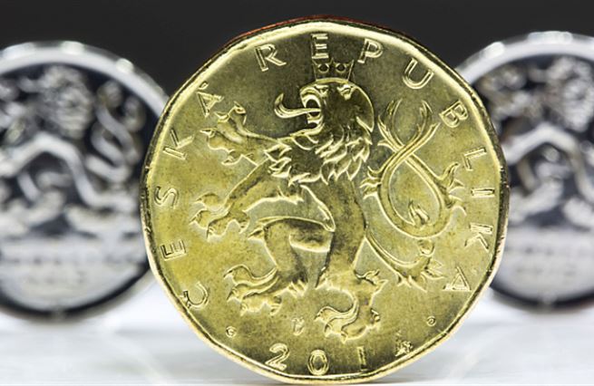 Sundejte tu korunu! Máme, co centrální bankéři chtěli