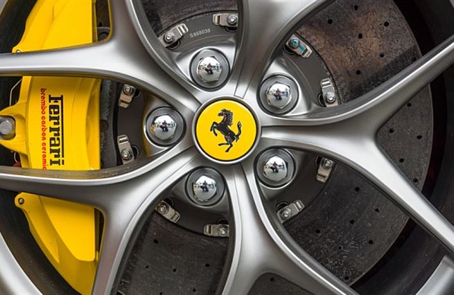 Ferrari na burze: Investovat na plný plyn? 