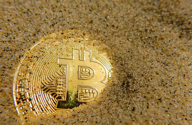 Jak jde o bitcoin, ekonomům nevěřte
