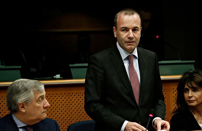Do čela evropské vlády míří bavorský úředník Manfred Weber