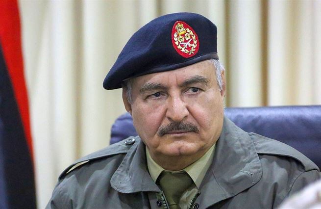 Zachránce-diktátor. Silný muž Haftar chce v Libyi zavést pořádek
