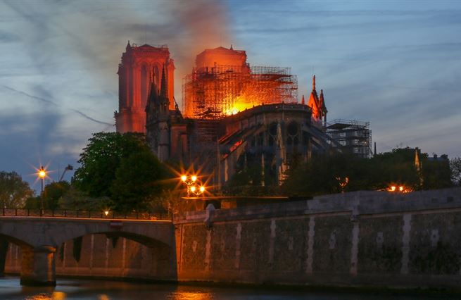 Bídníci vs. Notre-Dame 