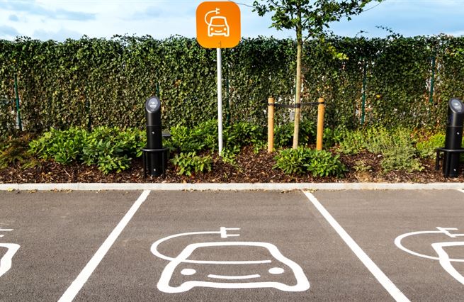 Elektromobily jsou budoucnost. A někdo se jí i dočkáme