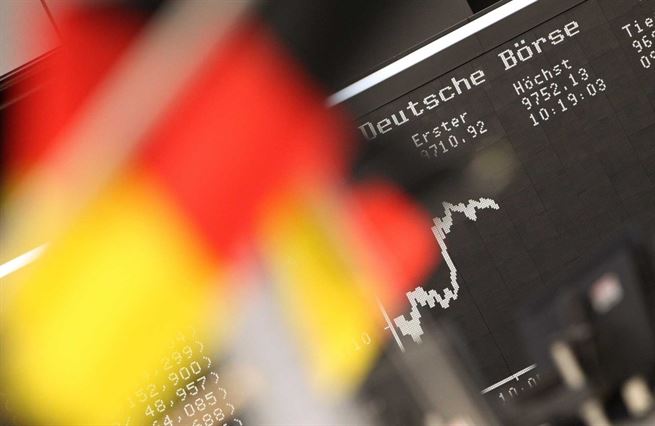 Německý akciový index DAX se rozšířil o 10 firem