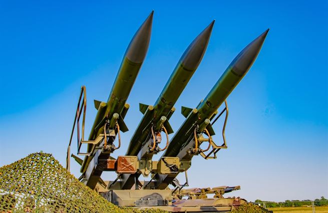Vyzbrojeni nepřítelem. Proč obrana Česka stále závisí na sovětské technice?
