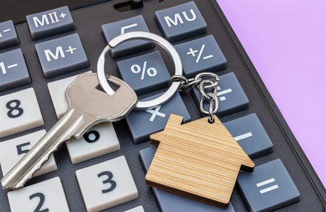 Kdy klesnou sazby hypoték? Drahé úvěry na bydlení očima expertů
