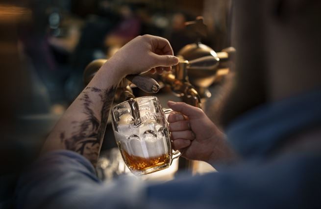 Pohřbí vláda české gastro? Vyšší DPH na pivo i stravovací služby očima expertů
