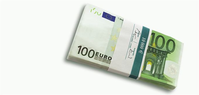 Visegrád má k euru daleko