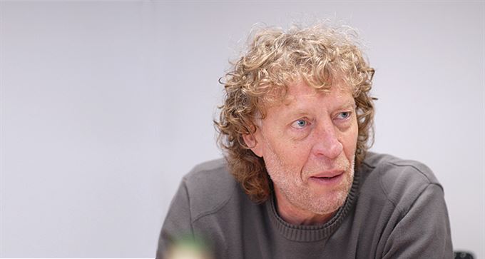S Bernardem o pivu a politice